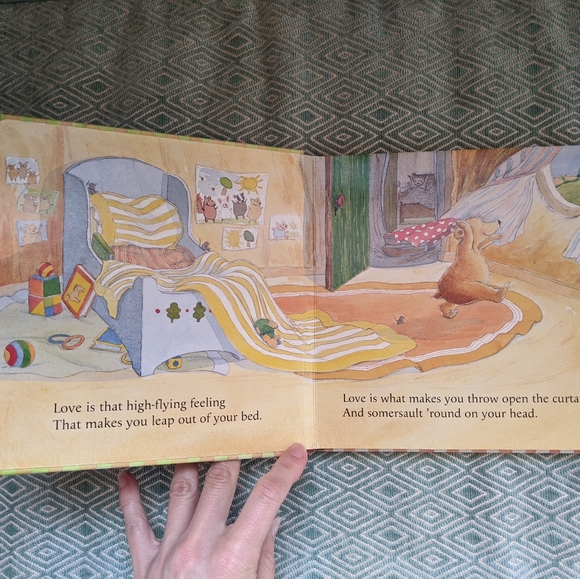 Snuggle Up & Love is a Handful of Honey Board Book - Picture 12 of 12